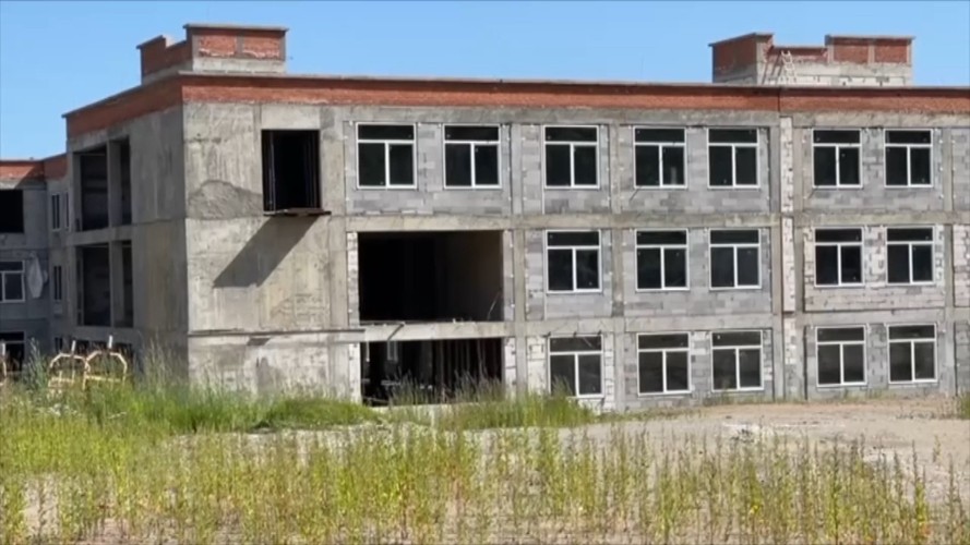 Власти Иркутской области выделят миллиард на достройку школы в Слюдянке