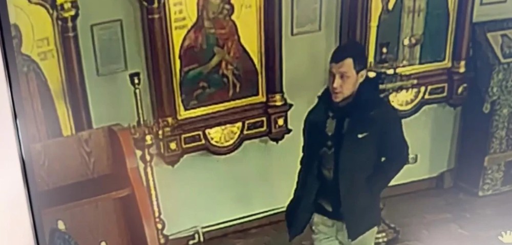 Похитителя золота и серебра с иконы в Спасской церкви ищут в Иркутске