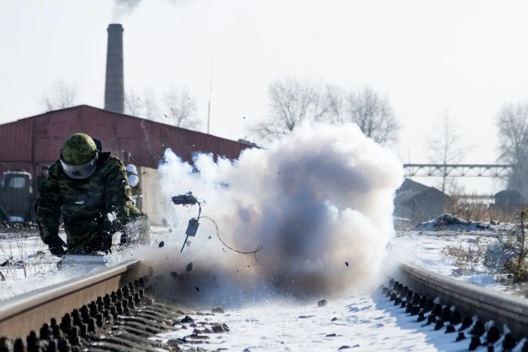 Обезвредили СВУ и отразили атаку БПЛА: на станции Батарейной в Иркутске прошли учения
