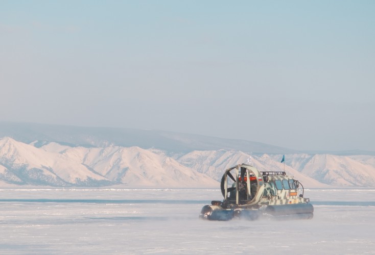 Более 80 человек оштрафовали на льду Байкала за праздничные выходные