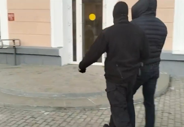 В Ангарске задержали чиновника за взятку при ремонте школы
