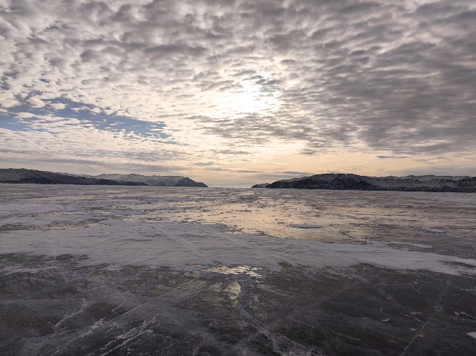 Беспилотники МЧС следят за нарушителями на льду Байкала