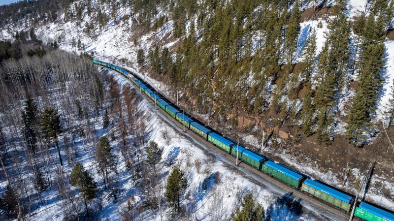 Промышленные альпинисты помогут защитить железную дорогу от камнепадов в Иркутской области
