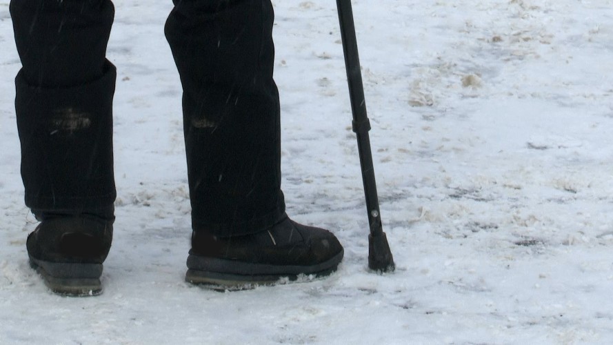 В Иркутске супружеская пара напала на курьера с инвалидностью