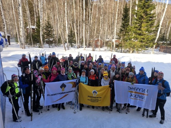 50 жителей Иркутской области стали участниками юбилейного лыжного похода "Влюблённые в Байкал"