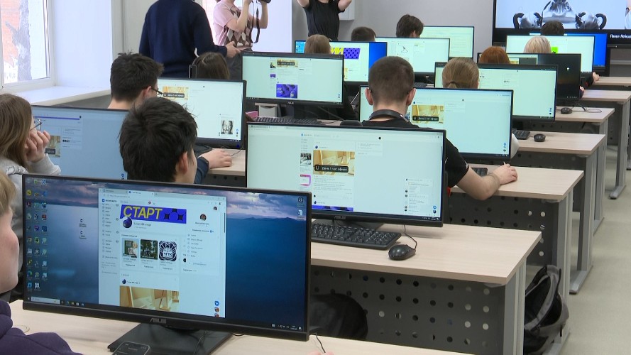 150 студентов Иркутского энергоколледжа изучают нейросети на проекте «ИИ-старт»