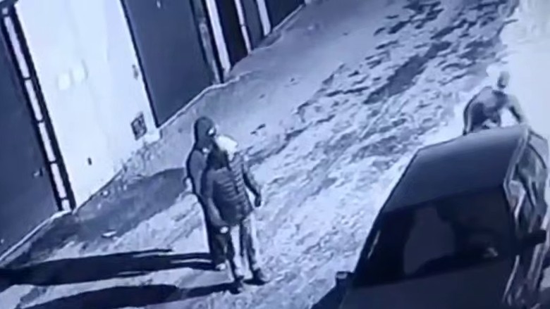 Полиция задержала подозреваемых в поджоге автомобиля в Шелехове