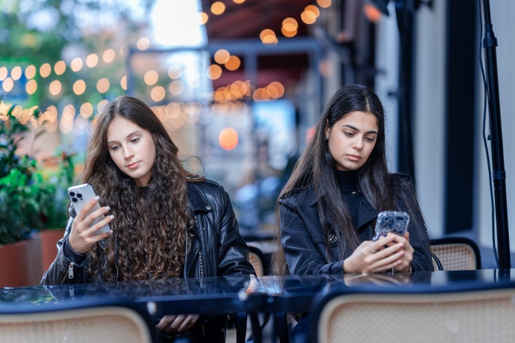 Почти половина иркутян признали себя интернет-зависимыми