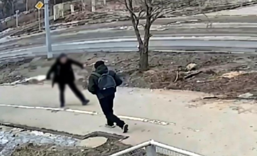 В Усолье-Сибирском неизвестный напал на подростка посреди улицы