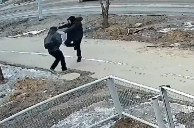 Пнувший прохожего житель Усолья-Сибирского сам явился в полицию