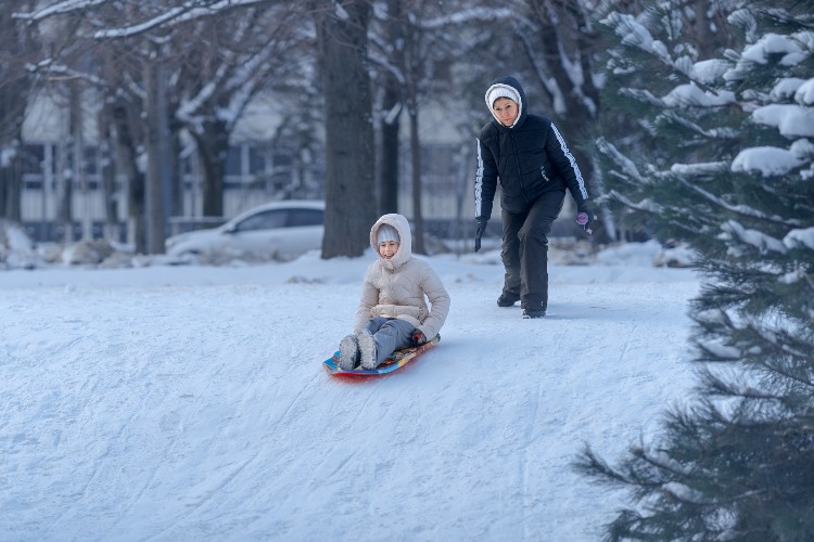 Снежные горки, построенные жителями, не считаются аттракционами — Минпромторг
