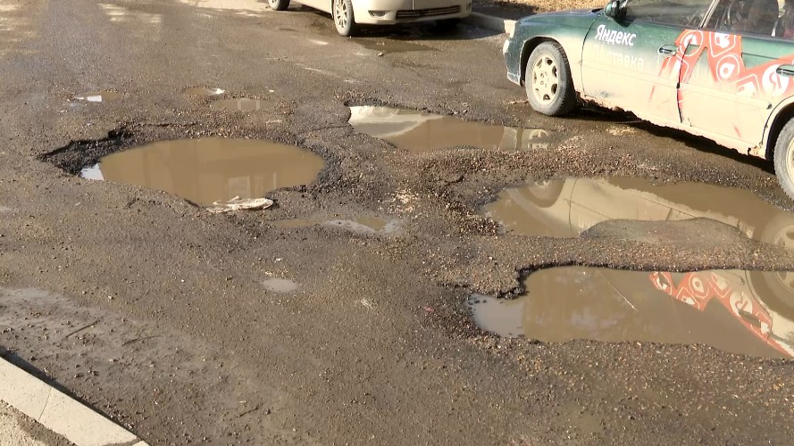 Автомобилисты Иркутска отсудили у мэрии 8,7 млн рублей за повреждения машин на дорогах