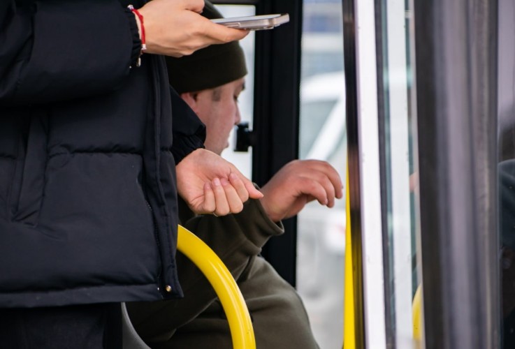 Водители автобусов в Иркутске просят перевести деньги по номеру телефона и не выдают билеты