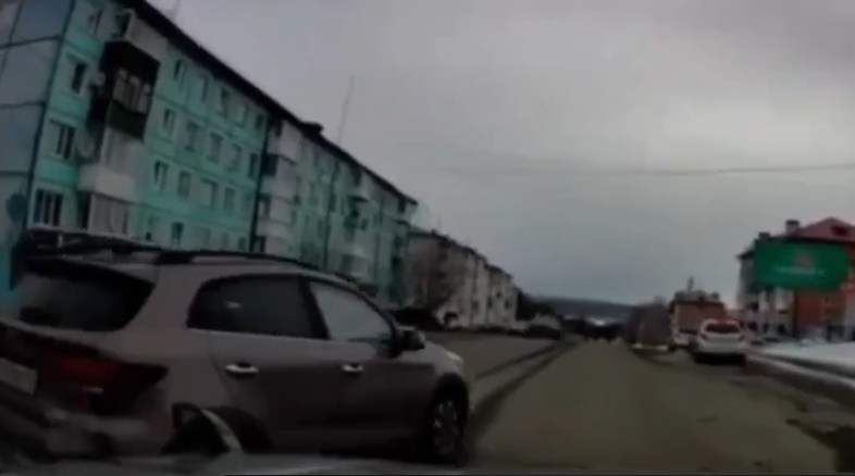 Выехавшего на встречку в Тулуне водителя оштрафовали благодаря соцсетям
