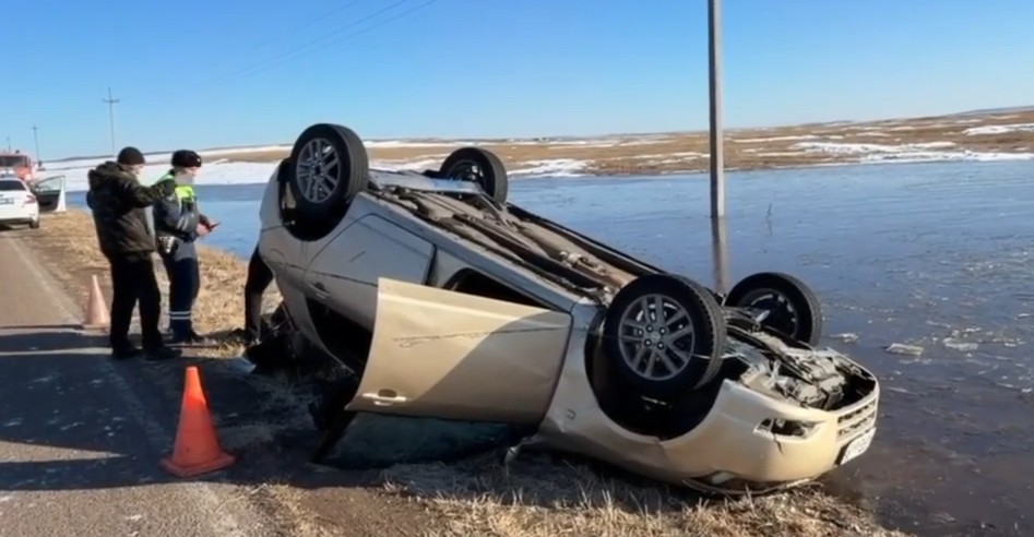 Два человека погибли в перевернувшейся машине под Иркутском