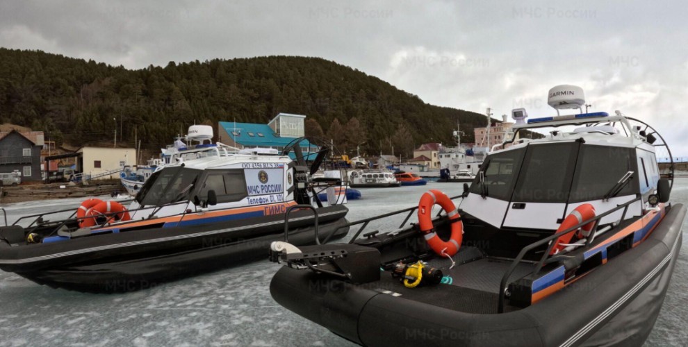 На Байкале спустили на воду две новейшие аэролодки МЧС