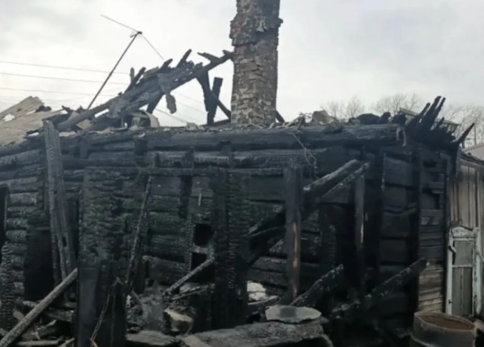 Житель Черемхова обгорел при пожаре в частном доме