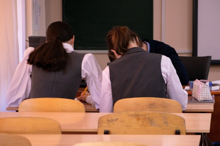 Более половины выпускников школ Приангарья сдают профильную математику на ЕГЭ