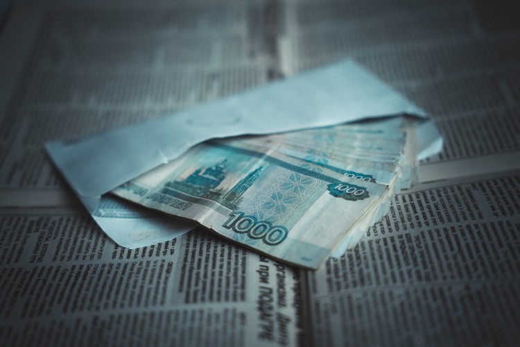 В иркутском аэропорту двое мигрантов пытались откупиться от полиции