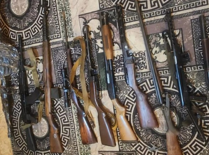 Отца и сына из Ангарска уличили в хранении пулемёта, автоматов и гранаты