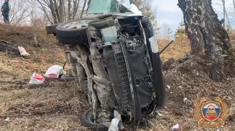 Смертельное ДТП в Ангарске: водитель и пассажир микроавтобуса погибли при опрокидывании