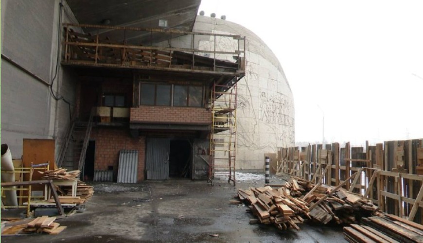 На Братской ГЭС начали сносить бывший пост ГАИ