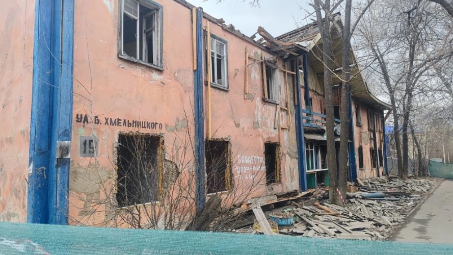 В Усолье-Сибирском начали снос аварийных домов, опасных для горожан