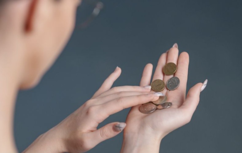 В семи территориях Приангарья задерживают зарплату учителям