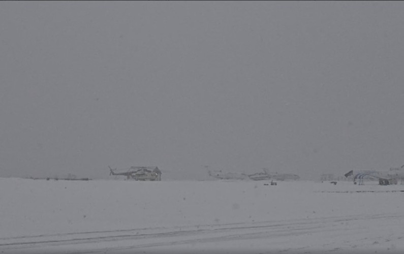 Аэропорт Братска временно закрыт из-за снегопада