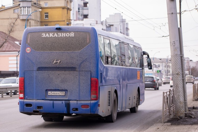 Братский подросток случайно прострелил стекло автобуса из пневматики