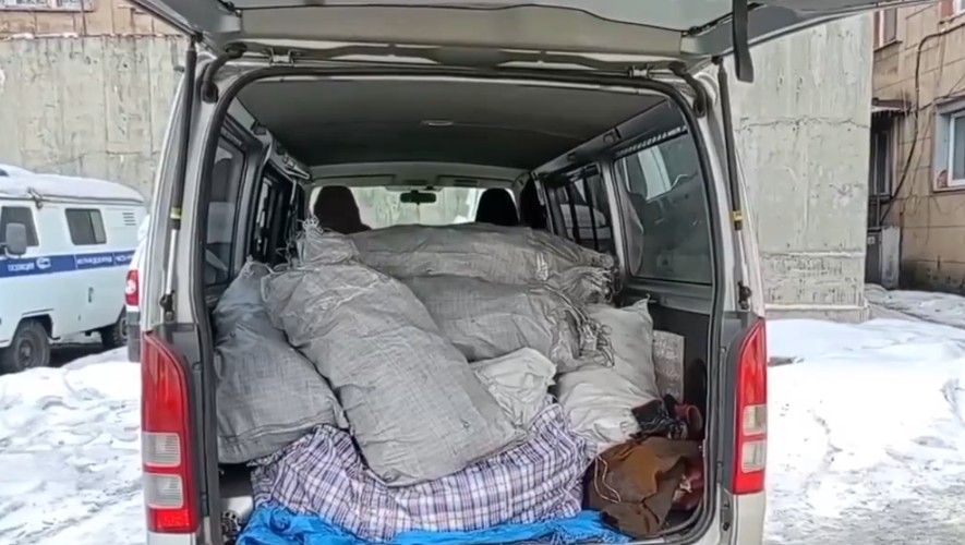 Набитый омулем микроавтобус задержали в Слюдянском районе