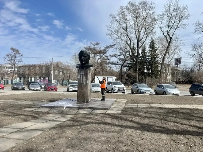В Иркутске к 9 Мая обрежут 679 деревьев и отремонтируют сотни скамеек