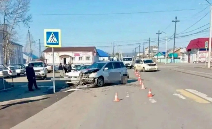 Два подростка пострадали в ДТП с такси в Чунском районе