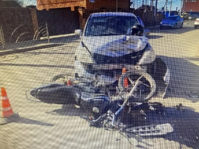 Семь подростков получили травмы на дорогах Иркутской области за сутки