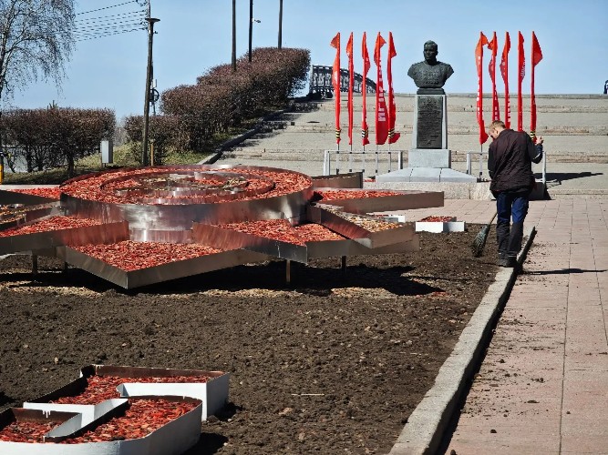 Флагами и фотозонами украсили Иркутск в преддверии Дня Победы