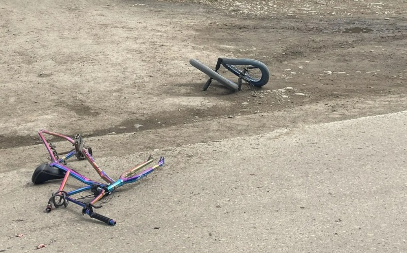 Грузовик насмерть сбил 10-летнего мальчика на велосипеде в Шелеховском районе