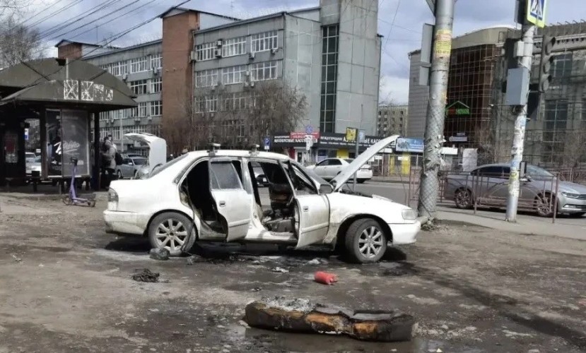 Житель Черемхова поджог автомобиль с водителем внутри