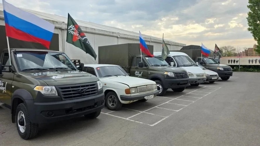 Иркутская область передала участникам СВО семь автомобилей в канун Дня Победы