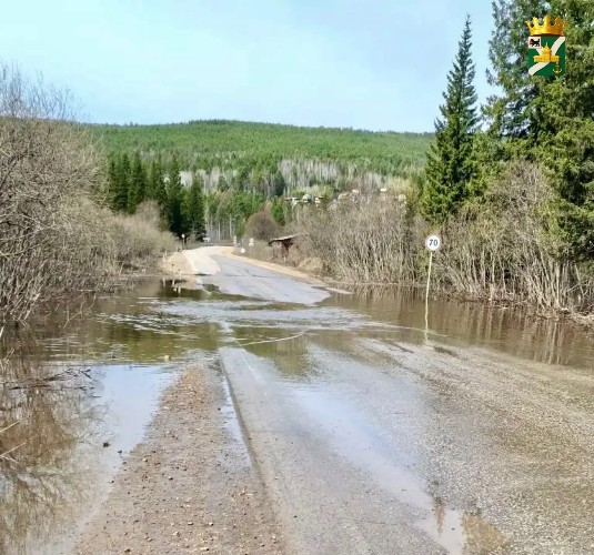 Талые воды подтопили трассу «Вилюй» в Усть-Кутском районе