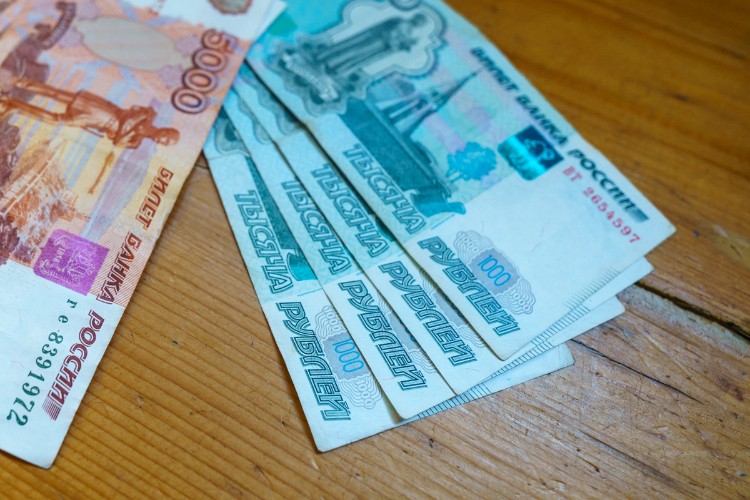 Более 21 млн рублей за выходные похитили мошенники у жителей Приангарья
