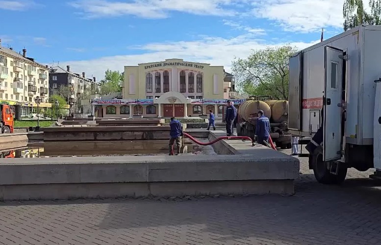 Неизвестные в Братске справили нужду в фонтан у драмтеатра