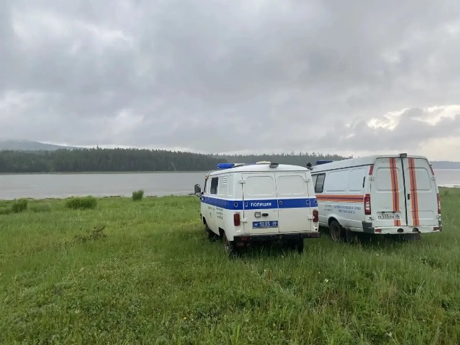 В Братском районе разыскивают 43-летнего сторожа, упавшего в воду с лодки