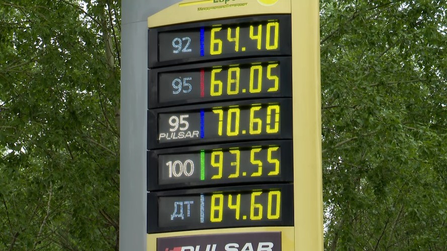 Цены на топливо в Иркутске достигли рекордного значения в 100 рублей