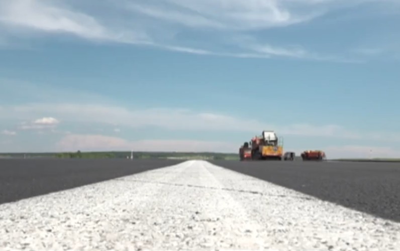 В аэропорту Иркутска обновят 41 тыс. квадратных метров взлётной полосы