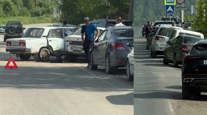 «Жигули» помяли несколько машин в очереди на АЗС в Железногорске-Илимском