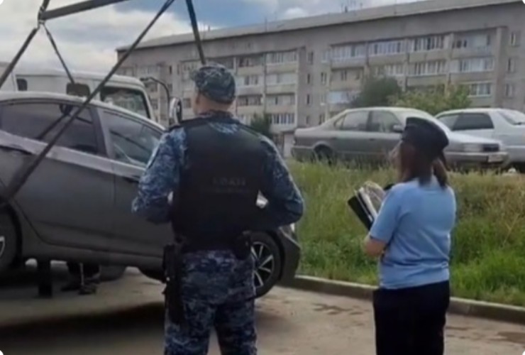 Приставы арестовали семь машин за долги по коммуналке в Вихоревке