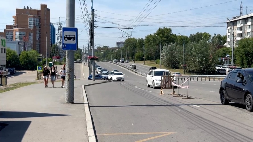 В Усть-Ордынском на АЗС объехавший очередь водитель угрожал полицейскому