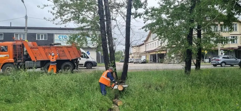 В Иркутске продолжают устранять последствия ливневых дождей