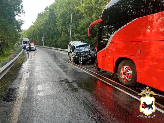 Смертельное ДТП с туристическим автобусом произошло на Байкальском тракте