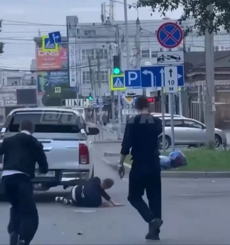 В Иркутске ищут водителя, который переехал парня во время конфликта на дороге